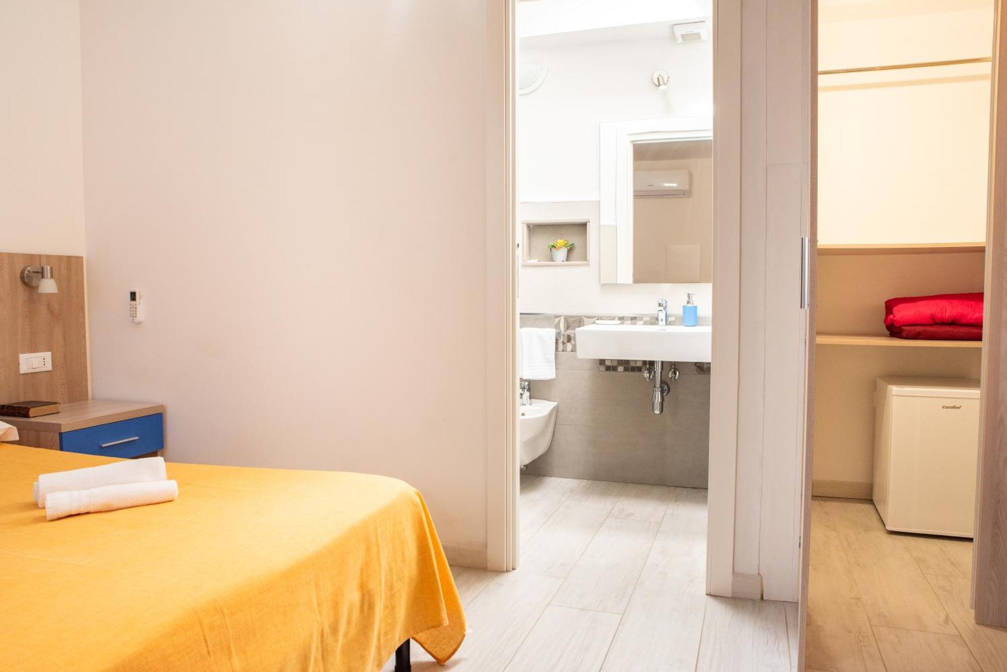 Bed & Blu Hotel La Caletta Exterior photo
